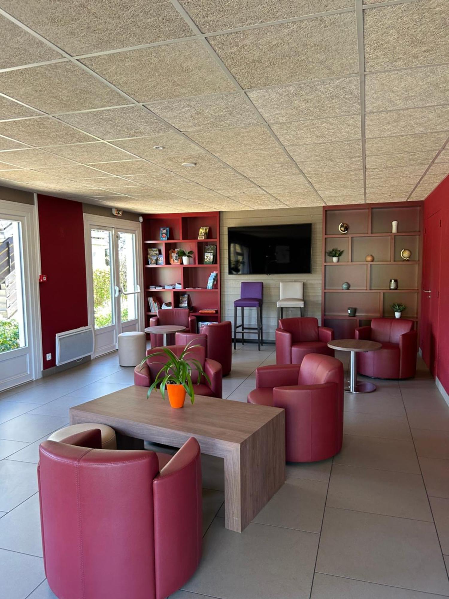 Готель Campanile Sable-Sur-Sarthe Vion Екстер'єр фото